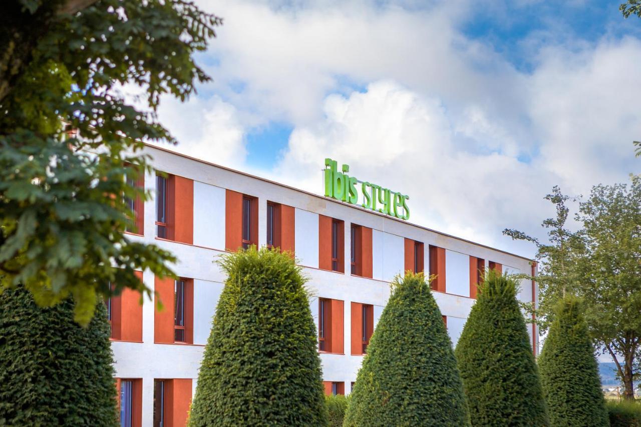 Отель Ibis Styles Dijon Sud Domaine De Beauregard 21600 Лонвик Экстерьер фото