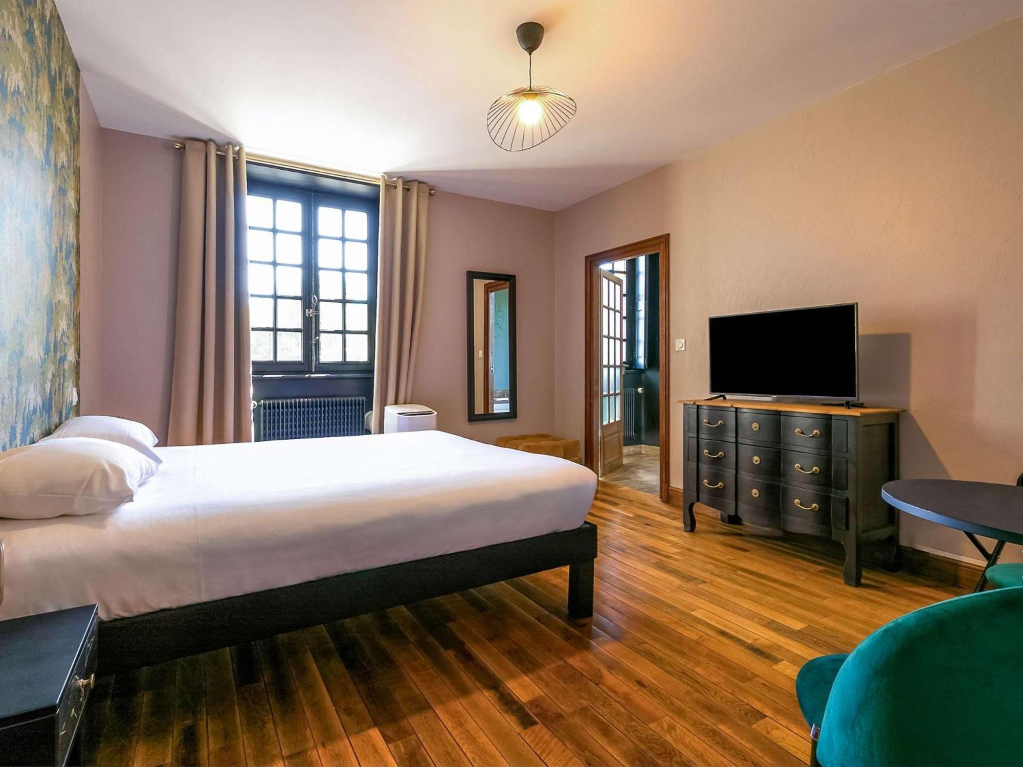 Отель Ibis Styles Dijon Sud Domaine De Beauregard 21600 Лонвик Экстерьер фото