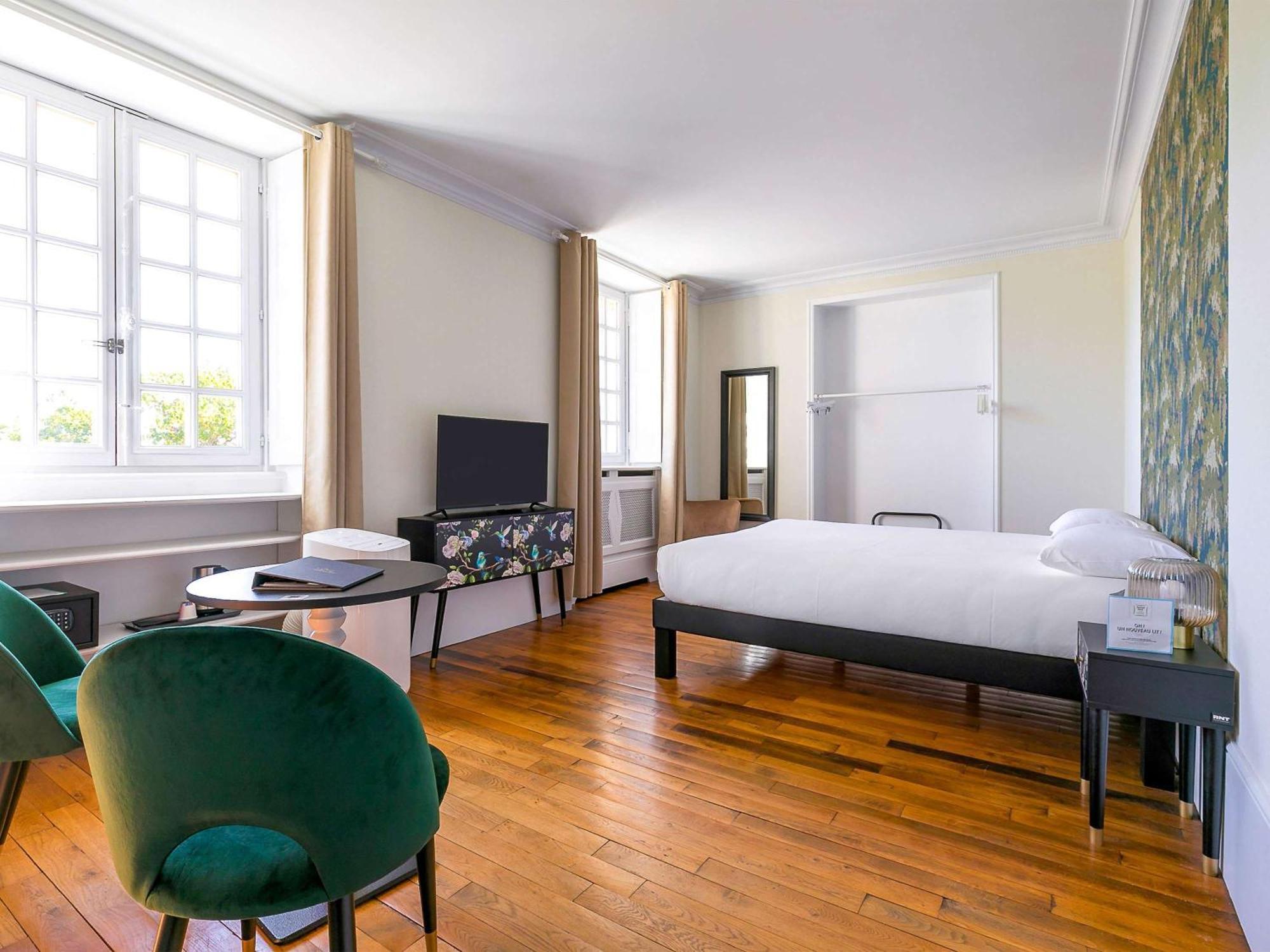 Отель Ibis Styles Dijon Sud Domaine De Beauregard 21600 Лонвик Экстерьер фото