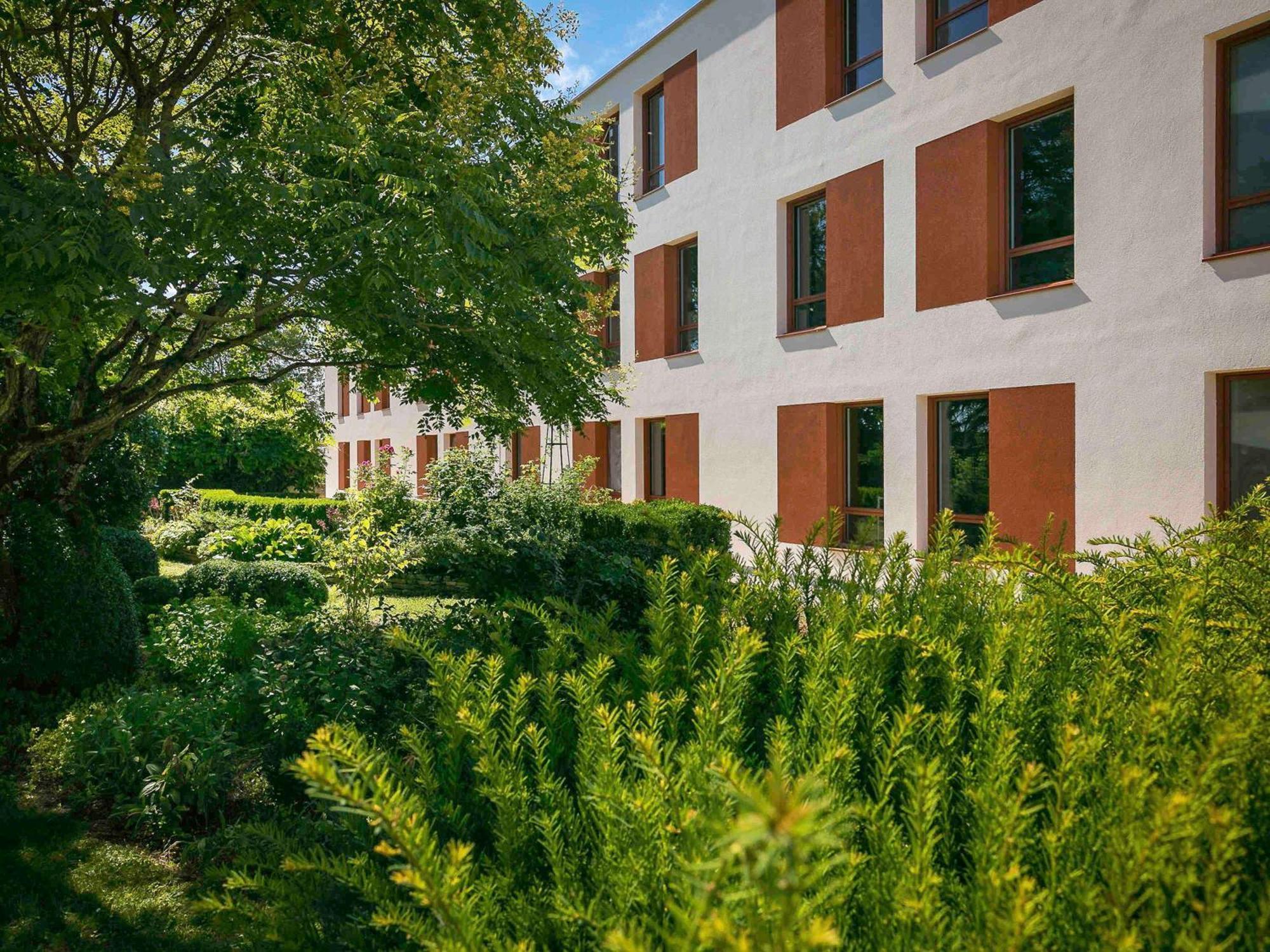 Отель Ibis Styles Dijon Sud Domaine De Beauregard 21600 Лонвик Экстерьер фото